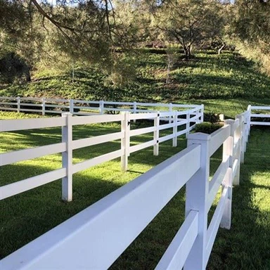 3 Rail White PVC Ranch girðing
